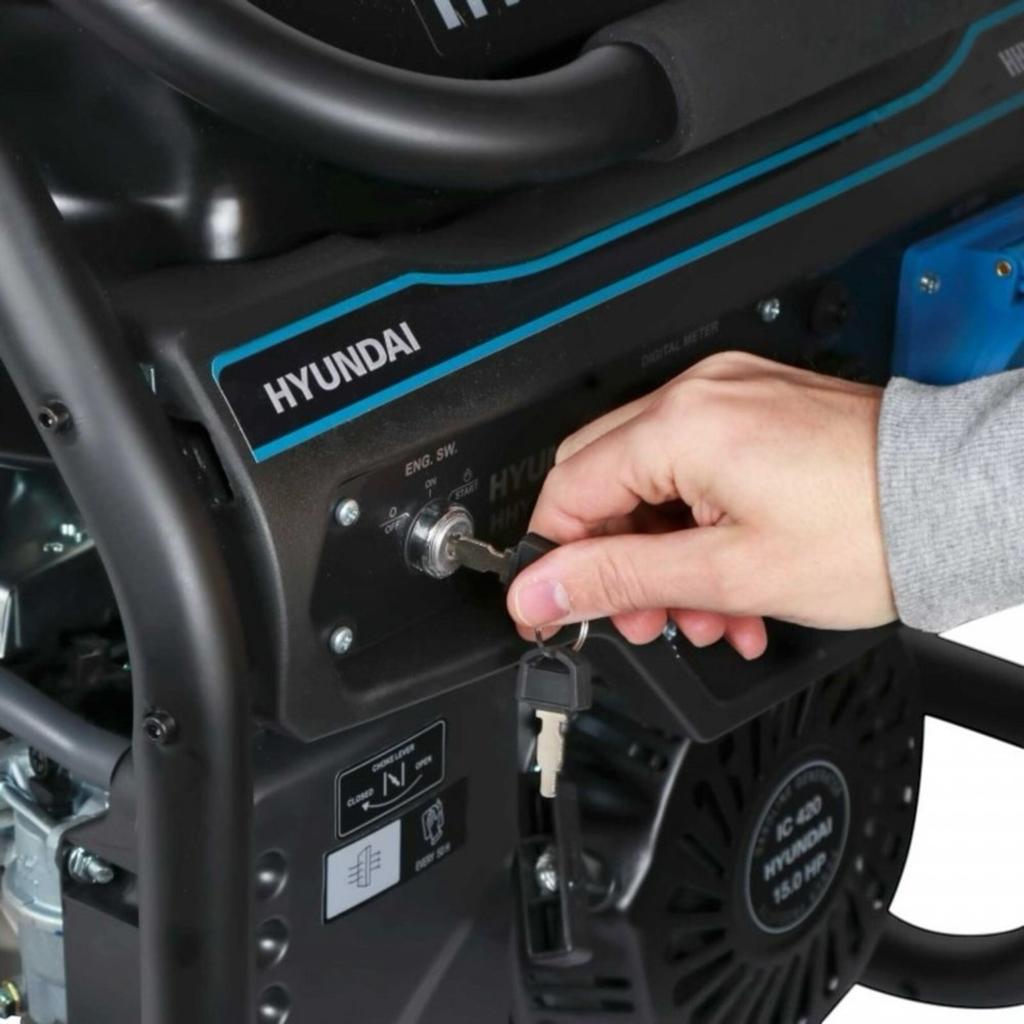 Генераторы бензиновые Hyundai HHY 3050FE ГГенератор бензиновый 2.8/3.0кВт 4-х тактный ручной/электрозапуск