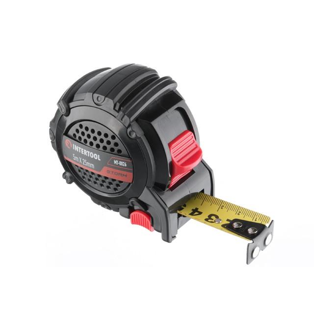 Рулетки INTERTOOL STORM Рулетка с металлическим полотном покрытым нейлоном и магнитами на зацепе 5м*25мм MT-0826